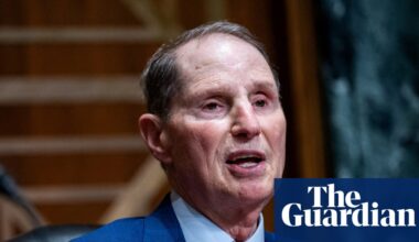 US lawmakers urge secretive British court to open up about Apple case | US Congress
