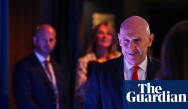 Chancellor to argue UK economy can ‘turn corner’ despite bond market turmoil | John Healey