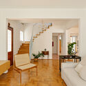BF2 House / Peninsula Arquitetura - Interior Photography, Living Room, Wood, Sofa, Door, Stairs