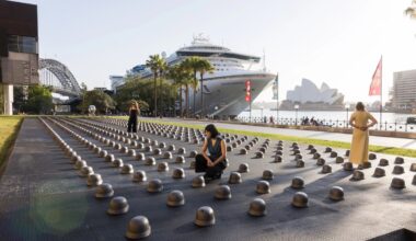 ‘It is not a political joke’: Ai Weiwei unveils 500 cast-iron combat helmets in Sydney - The Art Newspaper