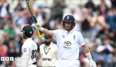 England captain Joe Root discusses tactics at Edgbaston