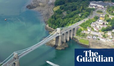 Body of newborn baby found on Welsh shoreline, prompting search for mother | Wales