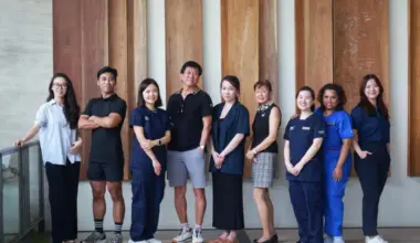 The team members at Alexandra Hospital’s Healthy Longevity Research Clinic (HLRC) with some participants (from left): research assistant He Qian; exercise physiologist Saiful Anwar; Michelle Liao, a doctor; participant Ivan Low; Laureen Wang, head of HLRC; participant Lee Siu Yin; Grace Chiang, a family medicine consultant with HLRC; senior staff nurse Eswari Sundrasagaran; and health coach Cheryl Tan.
