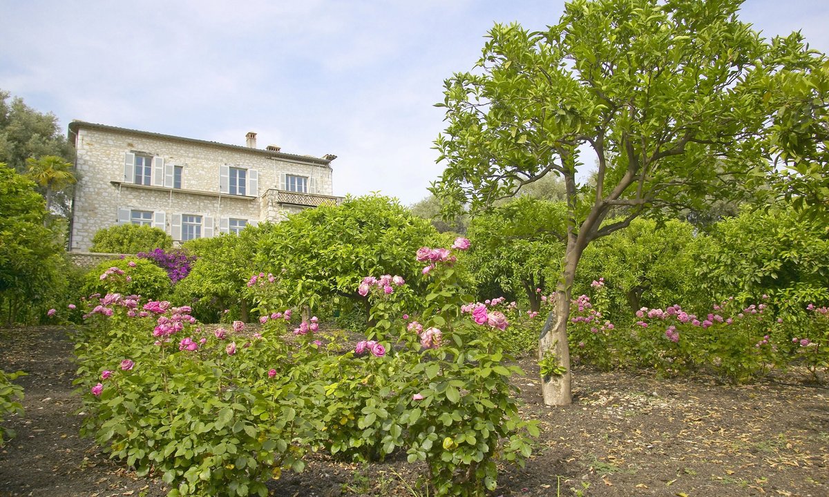 Two Renoir paintings worth €9m stolen from Renoir Museum in South of France - The Art Newspaper