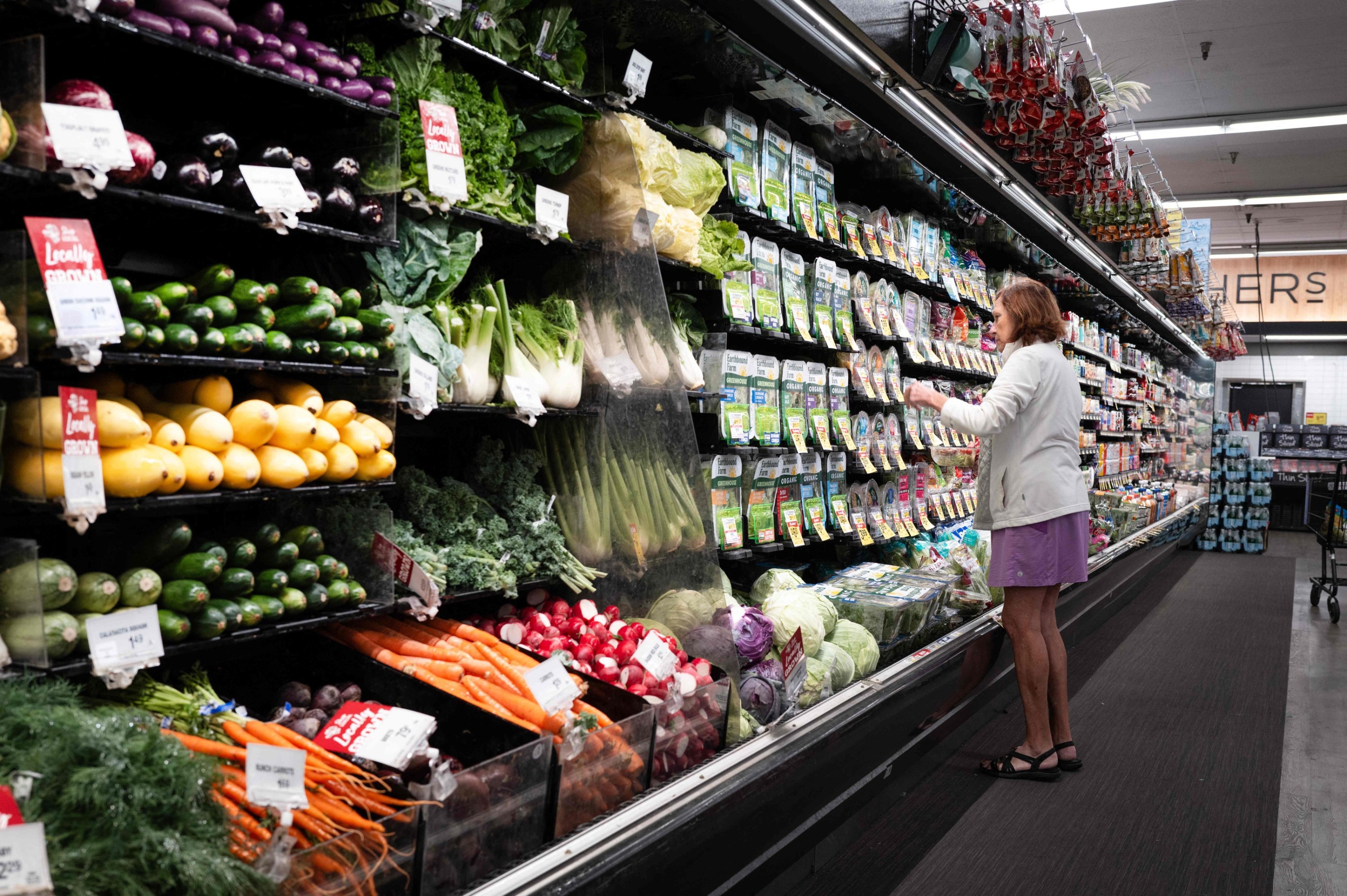 Produce is offered for sale at a grocery store in Chicago, Illinois, U.S., Sept. 10, 2026. (AFP Photo)