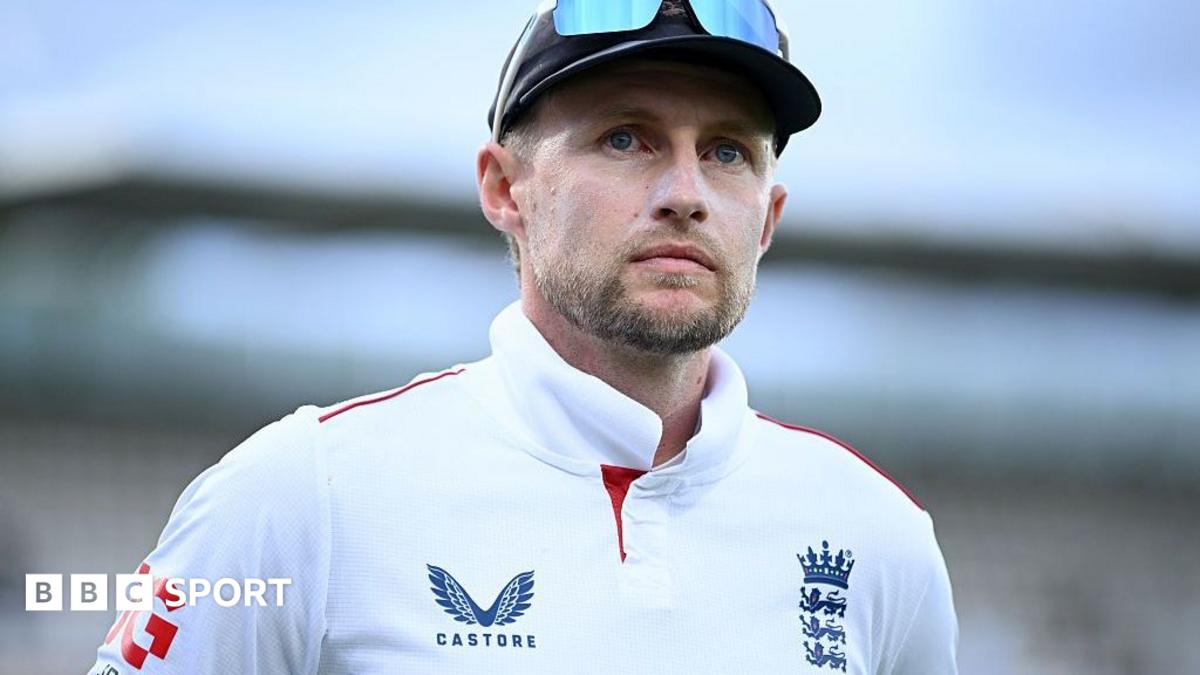 England captain Joe Root discusses tactics at Edgbaston