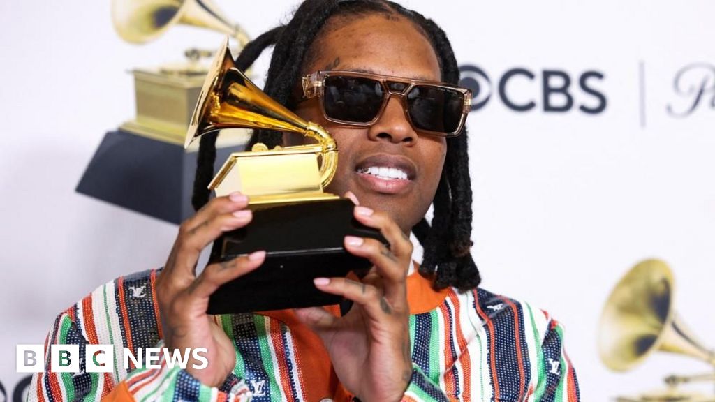 Lil Durk: Grammy-winning US rapper acquitted in murder-for-hire trial - BBC