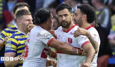 Peta Hiku strikes the face of Warrington's George Williams