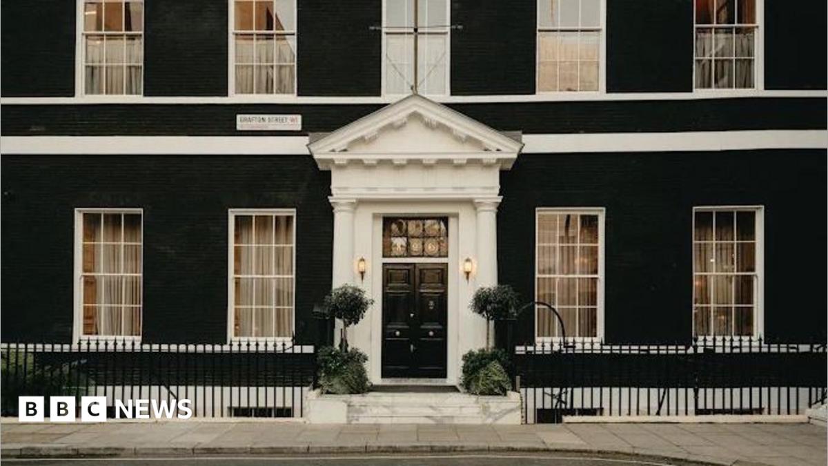 Maison Estelle is located within a large black and white Georgian townhouse, with planted trees flanking the porch and long windows overlooking Grafton Street