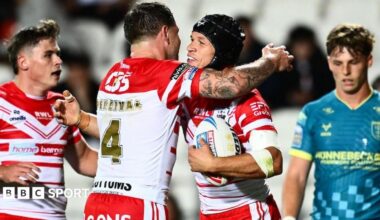St Helens' Mark Percival embraces try scorer Jonny Lomax after setting up his old friend to score against Hull KR.
