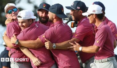 The US Presidents Cup team celebrating with captain  Brandt Snedeker