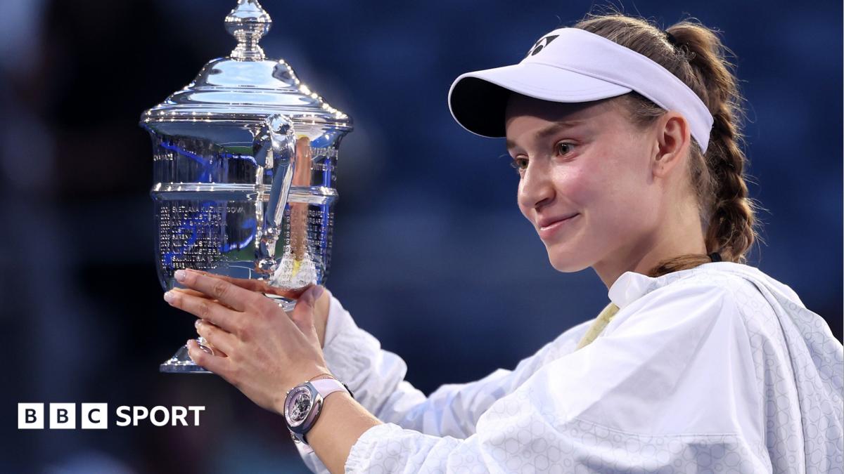 Elena Rybakina holds the US Open trophy