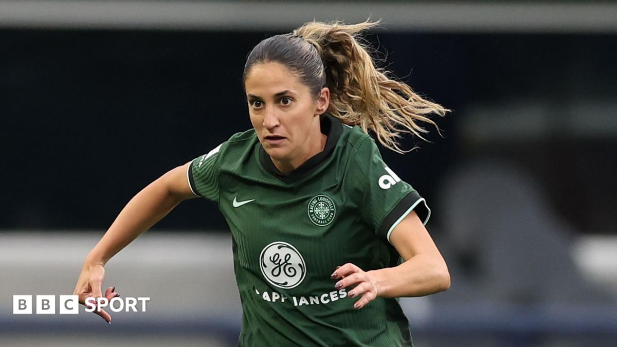 Savannah DeMelo collapses