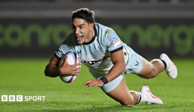 Santiago Carreras scoring a try for Bath