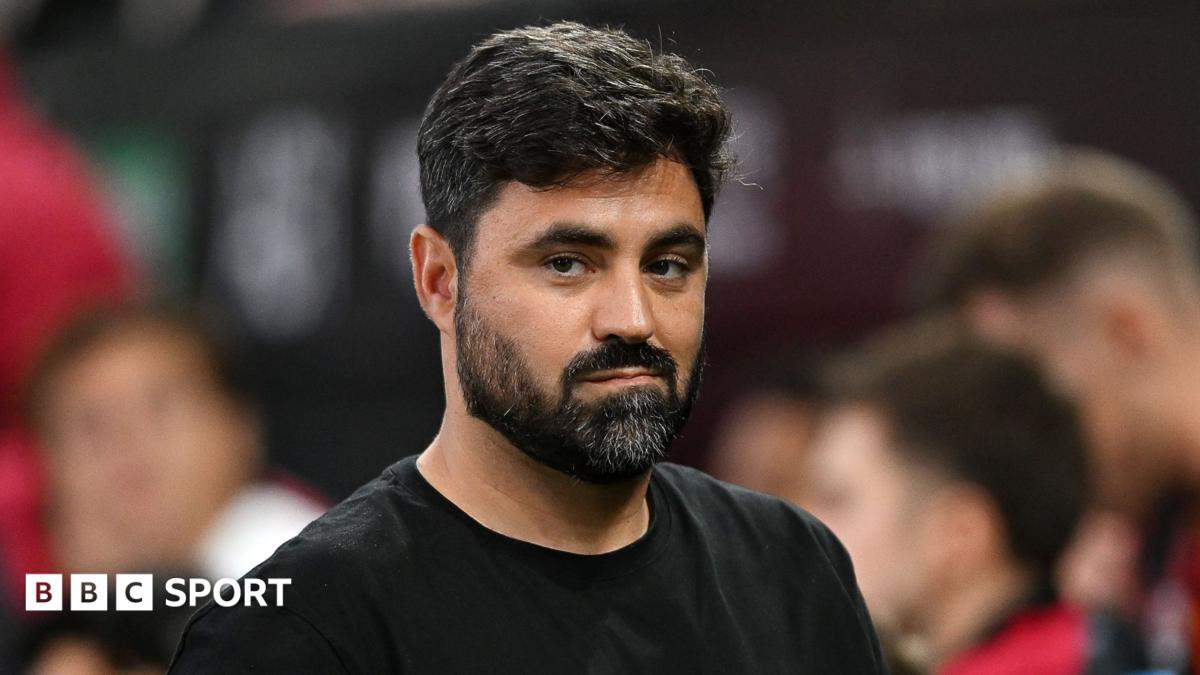Vitor Matos on the touchline