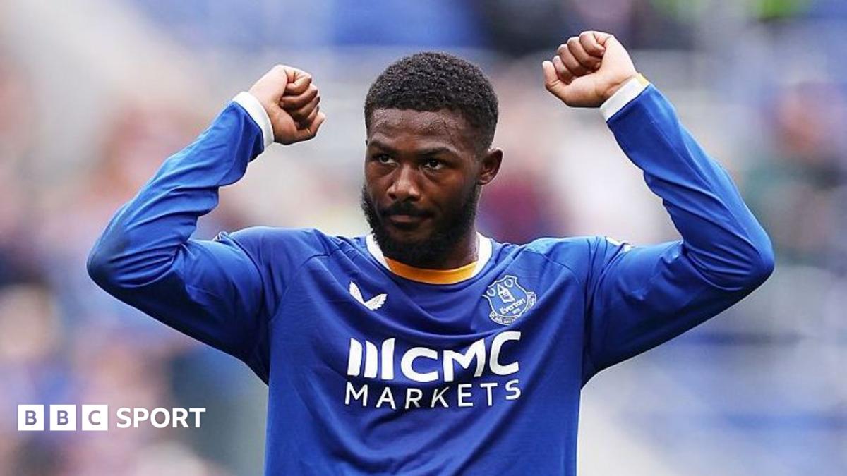 Ainsley Maitland-Niles celebrates after scoring in Everton's 2-2 draw with Manchester United
