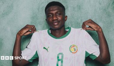 Lamine Camara pinches his shirt