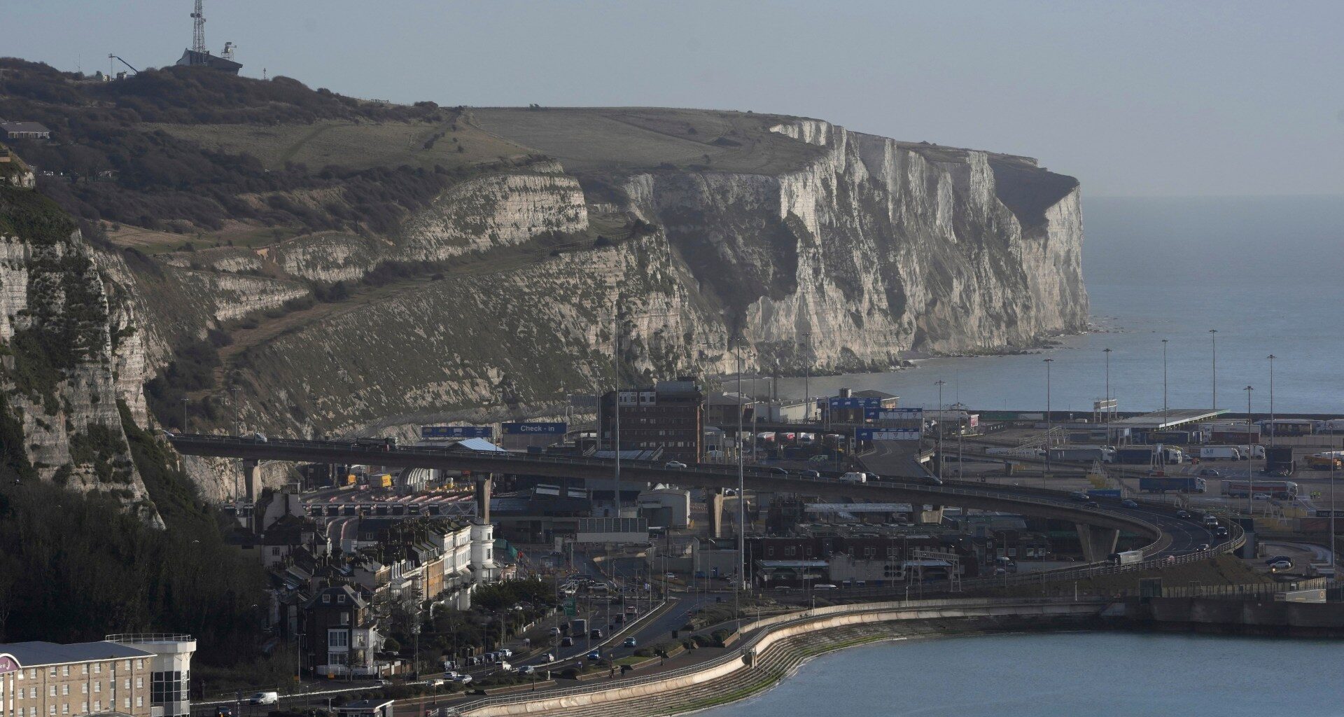 UK gov’t condemns masked anti-immigrant protesters blocking Dover port | Migration News