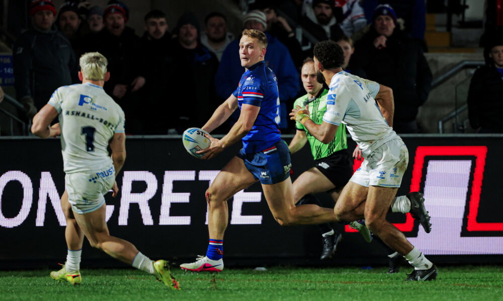 Off-contract Wakefield Trinity backs signs Super League deal for 2027
