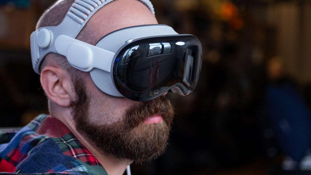 The Apple Next Vision Pro Is Reportedly on 'Life Support'