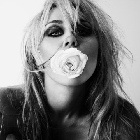 miley-cyrus-bass-persuades-new-album-pre-order-release-date-hollywood-bowl-tickets