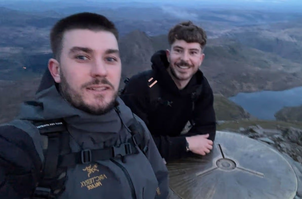 Bradley Richards (left) with a friend before the Singapore Airlines incident