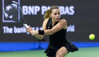 Chwalinska dethrones defending champ Mertens to make Singapore semis
