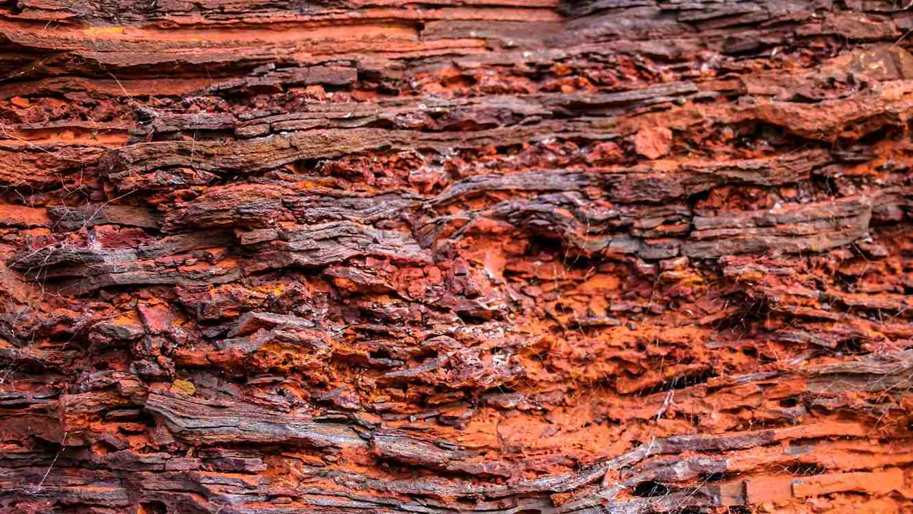 Scientists Determine Australia's Vast Red Deserts Could Fuel a Hydrogen-Powered Energy Revolution