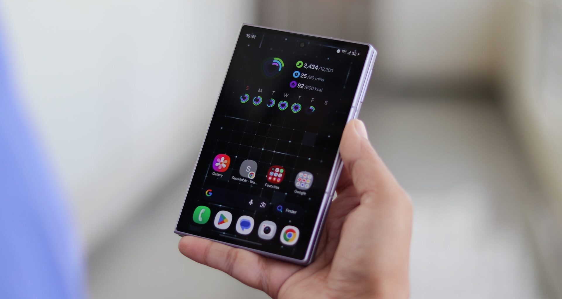 Apple's limited iPhone Fold launch will be a gift for Samsung