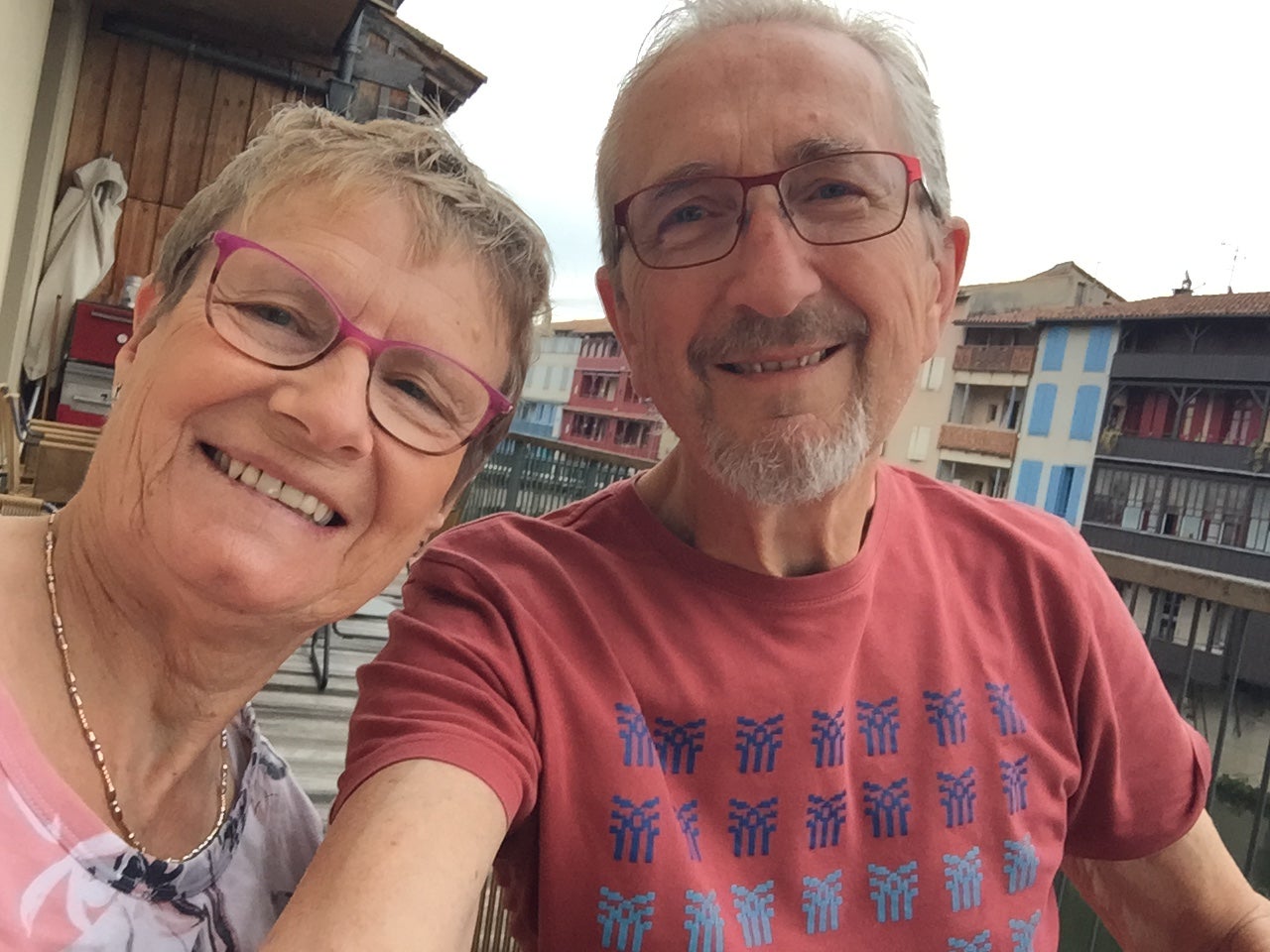 Geoff and Linda Kitchen were also both on the Singapore Airlines flight. Mr Kitchen died from a suspected heart attack