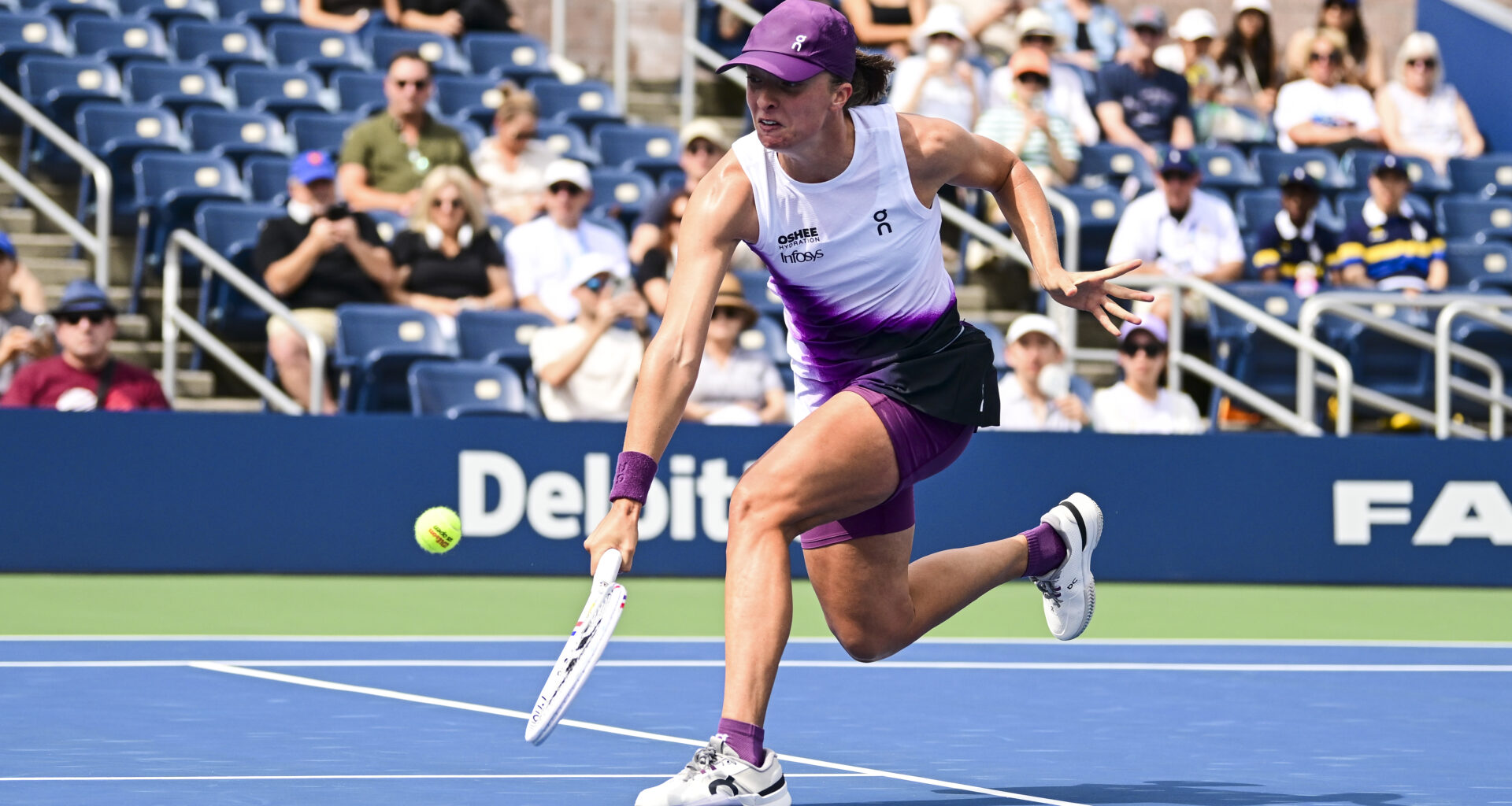 Efficient Swiatek rolls past Podoroska, into US Open third round