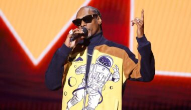 Snoop Dogg speaks onstage at 2026 MTV Video Music Awards held at Peacock Theater on September 27, 2026 in Los Angeles, California.