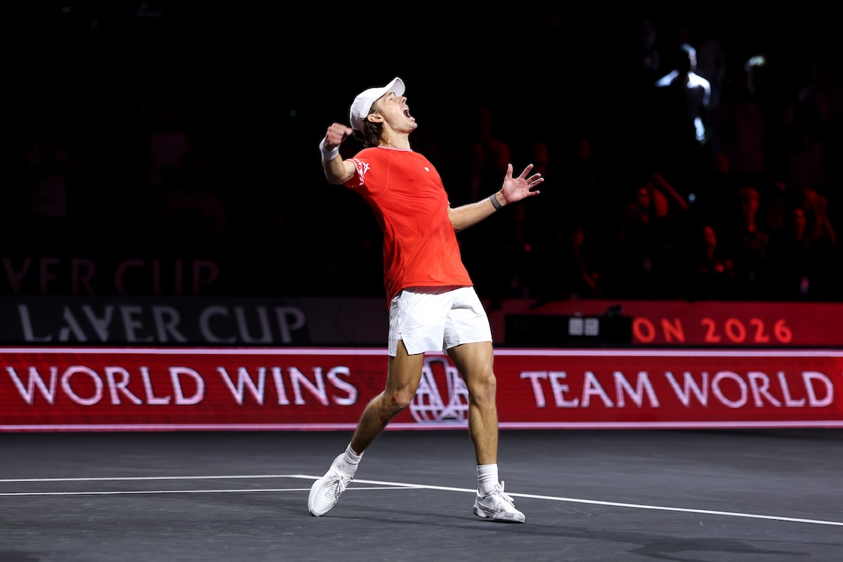 De Minaur stages extraordinary comeback against Zverev, World takes 5-3 lead