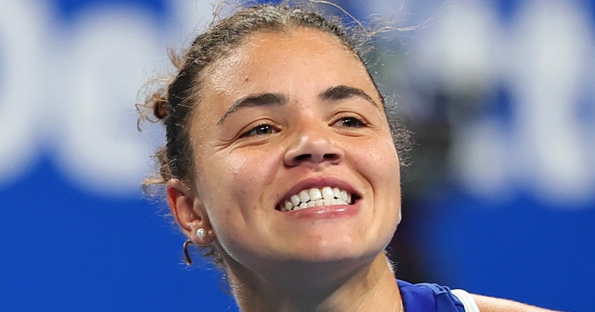 ITA 2-1 CHN: Paolini shines again as holders knock out hosts - Billie Jean King Cup