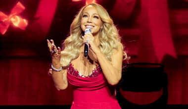 Mariah Carey performing live on stage, photo by Kevin Mazur/Getty