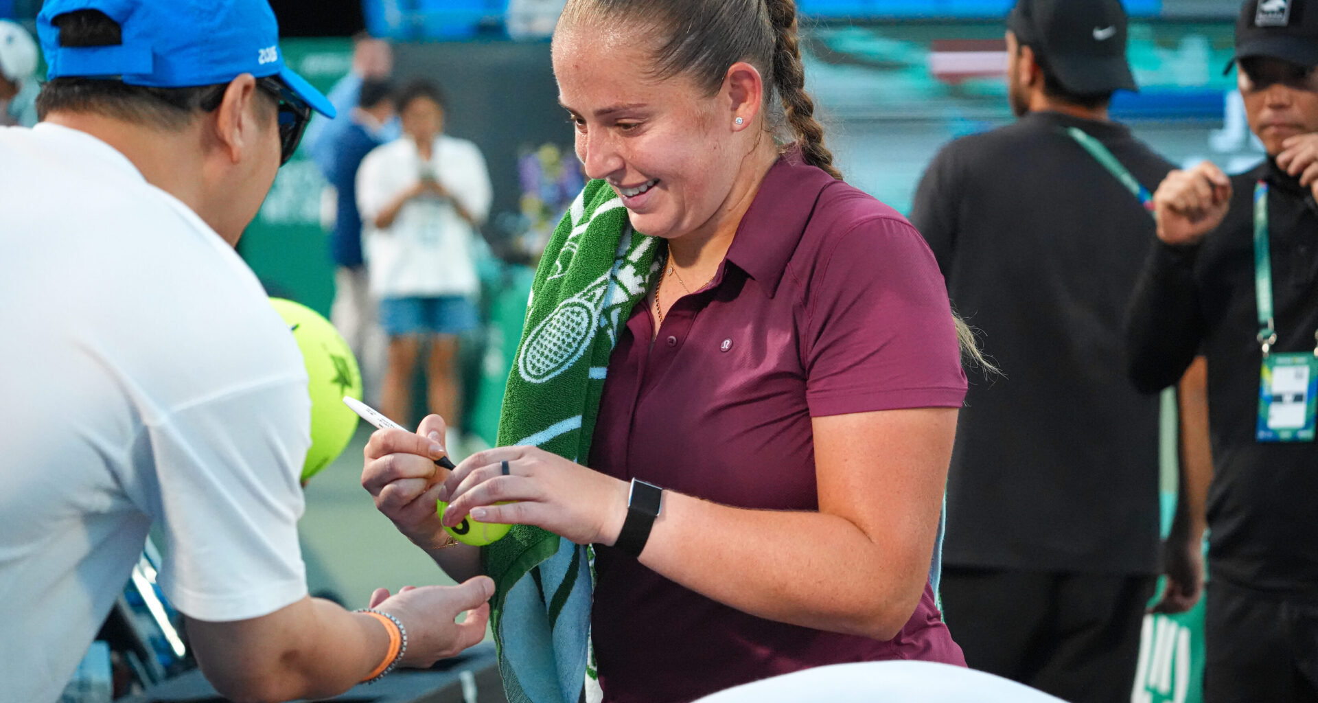 Former Seoul champ Ostapenko powers past Zakharova; first win since July