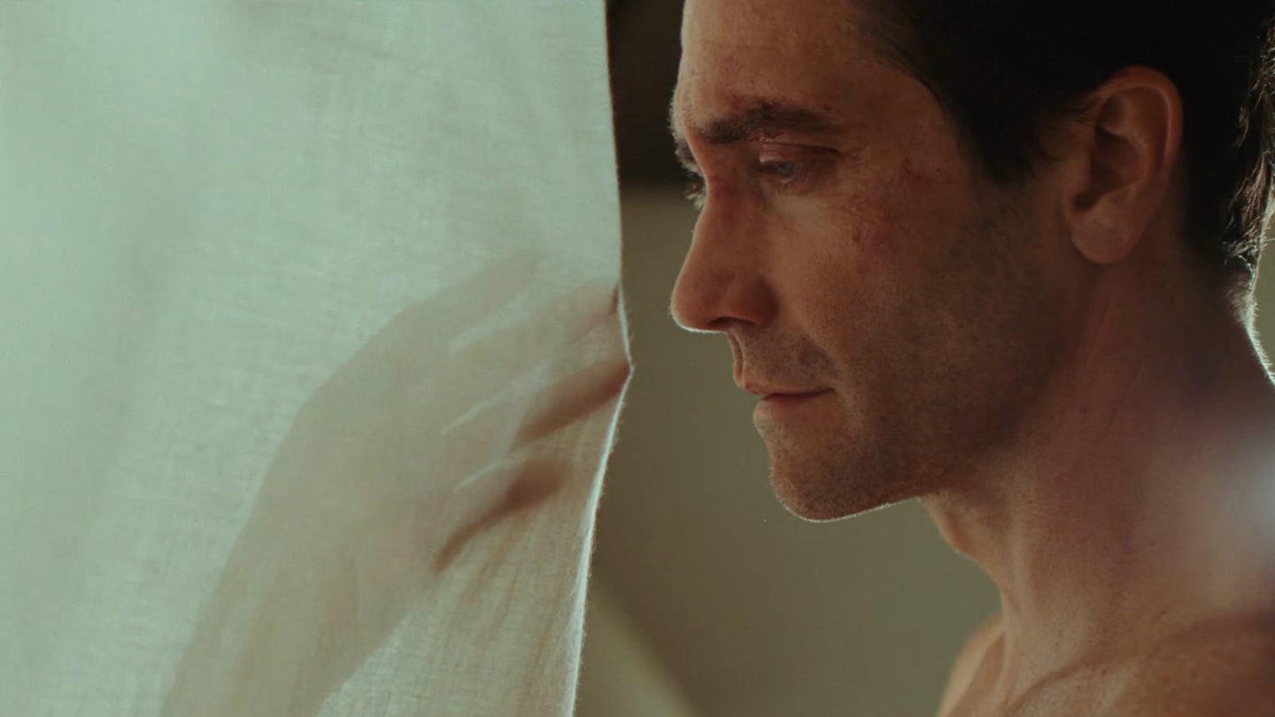 Remain Trailer Sees Jake Gyllenhaal & Phoebe Dynevor In Love