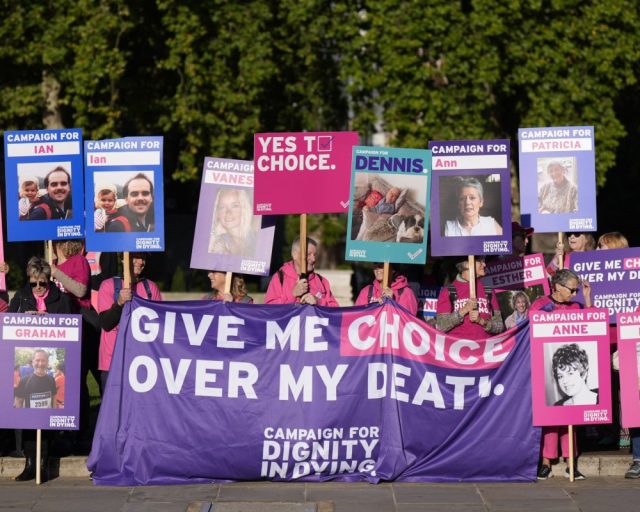 Pro-assisted dying campaigners outside the Houses of Parliament, London, ahead of Assisted Dying Bill being debated in the House of Lords for the first time. Picture date: Friday September 12, 2025. PA Photo. Photo credit should read: Aaron Chown/PA Wire