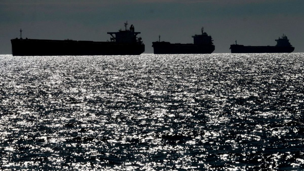 UK forces Putin's shadow fleet into open... with more than 170 boats near coast