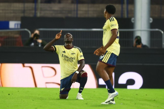 Bukayo Saka of Arsenal scores to make it 0-1 and celebrates