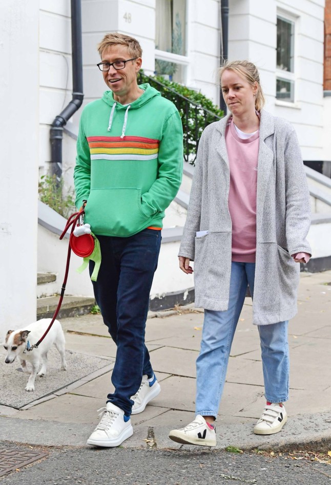 BGUK_2736002 - *EXCLUSIVE* London, UNITED KINGDOM - Comedian and TV presenter Russell Howard and his wife Dr. Cerys Morgan pictured looking happy while out walking their dog in London. Pictured: Cerys Morgan - Russell Howard BACKGRID UK 24 SEPTEMBER 2023 BYLINE MUST READ: NASH / BACKGRID UK: +44 208 344 2007 / uksales@backgrid.com USA: +1 310 798 9111 / usasales@backgrid.com *Pictures Containing Children Please Pixelate Face Prior To Publication*