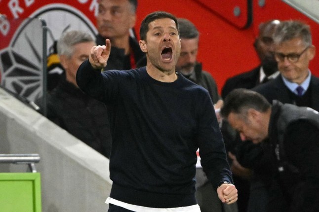 Chelsea's Spanish Manager Xabi Alonso gestures on the touchline during the English Premier League football match between Brentford and Chelsea at the Gtech Community Stadium in London on September 18, 2026. (Photo by Glyn KIRK / AFP via Getty Images) / RESTRICTED TO EDITORIAL USE. No use with unauthorized audio, video, data, fixture lists, club/league logos or 'live' services. Online in-match use limited to 120 images. An additional 40 images may be used in extra time. No video emulation. Social media in-match use limited to 120 images. An additional 40 images may be used in extra time. No use in betting publications, games or single club/league/player publications. /