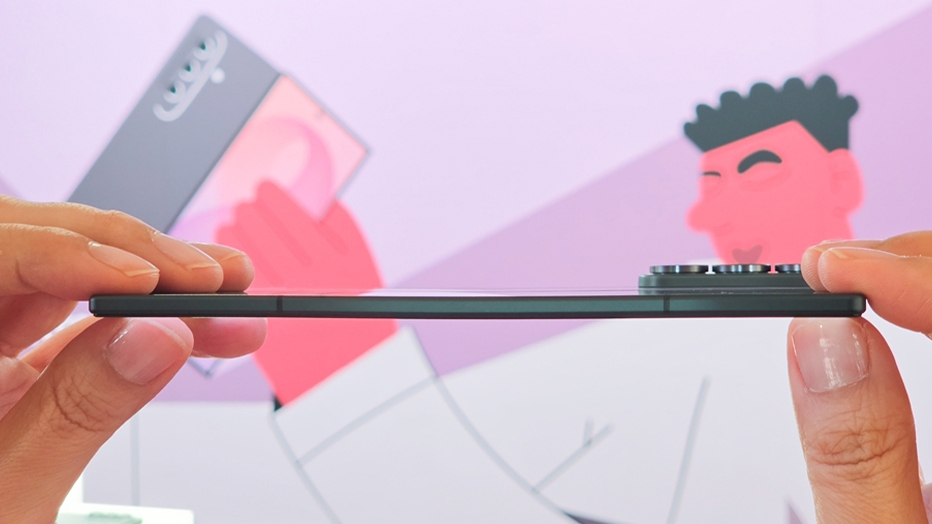 From 253 Grams to 201 Grams: The Engineering Behind the World’s Lightest Foldable – Samsung Newsroom U.K.