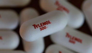 Tylenol: Quebec woman's death leads calls for smaller packaging