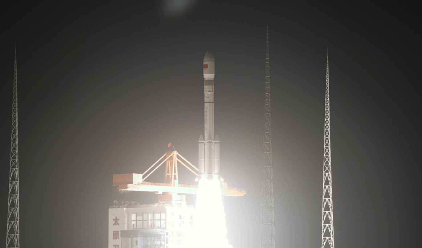 Chinese reconnaissance satellite breaks up in rare retrograde orbit