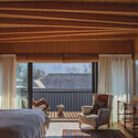 © Pablo Casals Aguirre Los Navegantes House / María Catalina Picon Meleda + Alberto Browne Cruz - Interior Photography, Bedroom, Wood, Bed, Beam