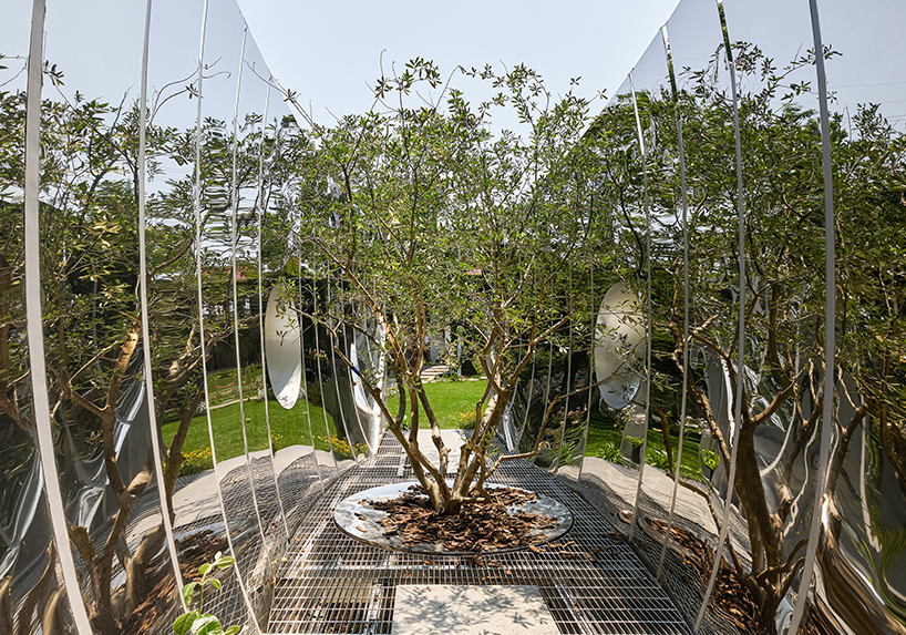 curved mirrored steel walls multiply one tree into forest at infinite grove pavilion in shanghai - 4