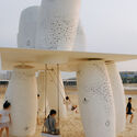 © Yumeng Zhu A Seaside Swing Installation / XBTW OFFICE - Interior Photography