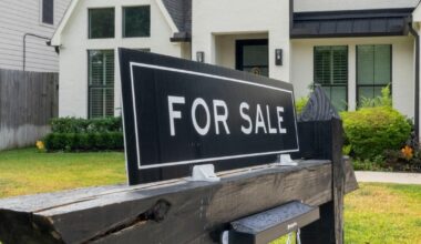 Are mortgage rates heading back above 7%? Here's what experts think.