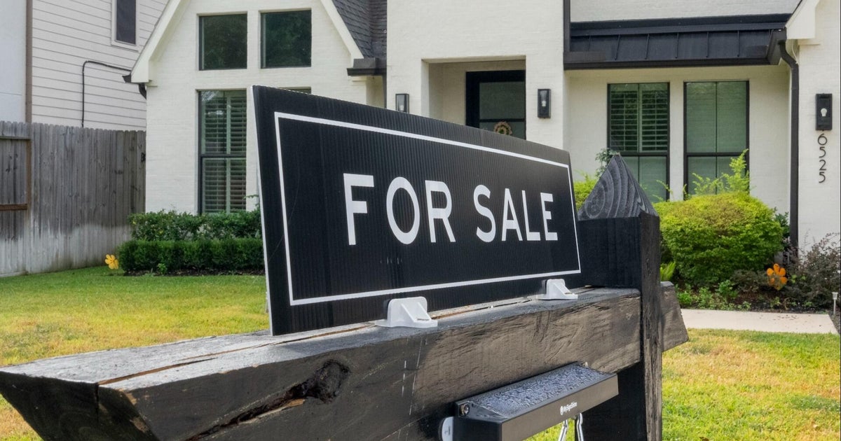 Are mortgage rates heading back above 7%? Here's what experts think.